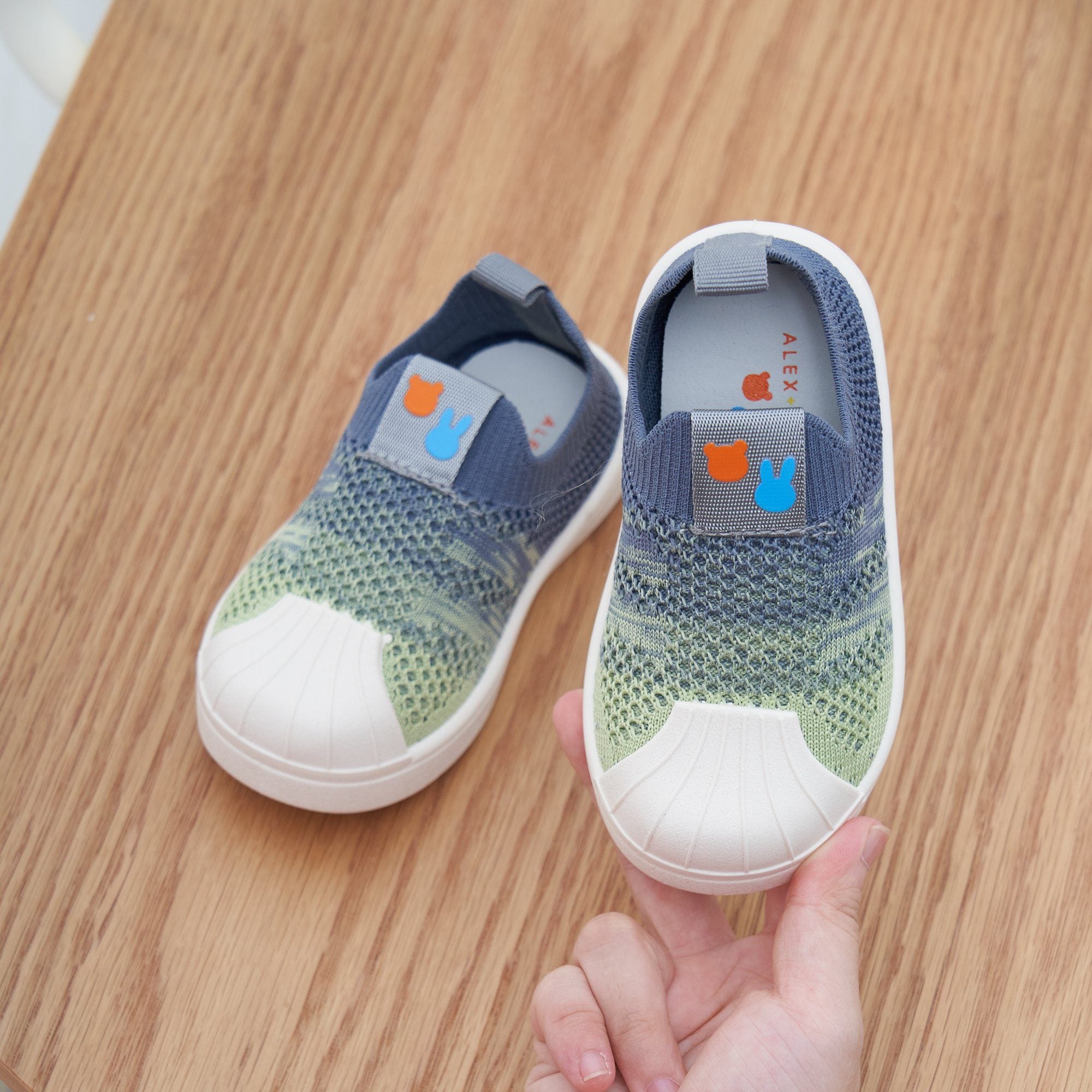 Gradient Color Kids Flyknit First Walker Shoes US 8.5 / Green