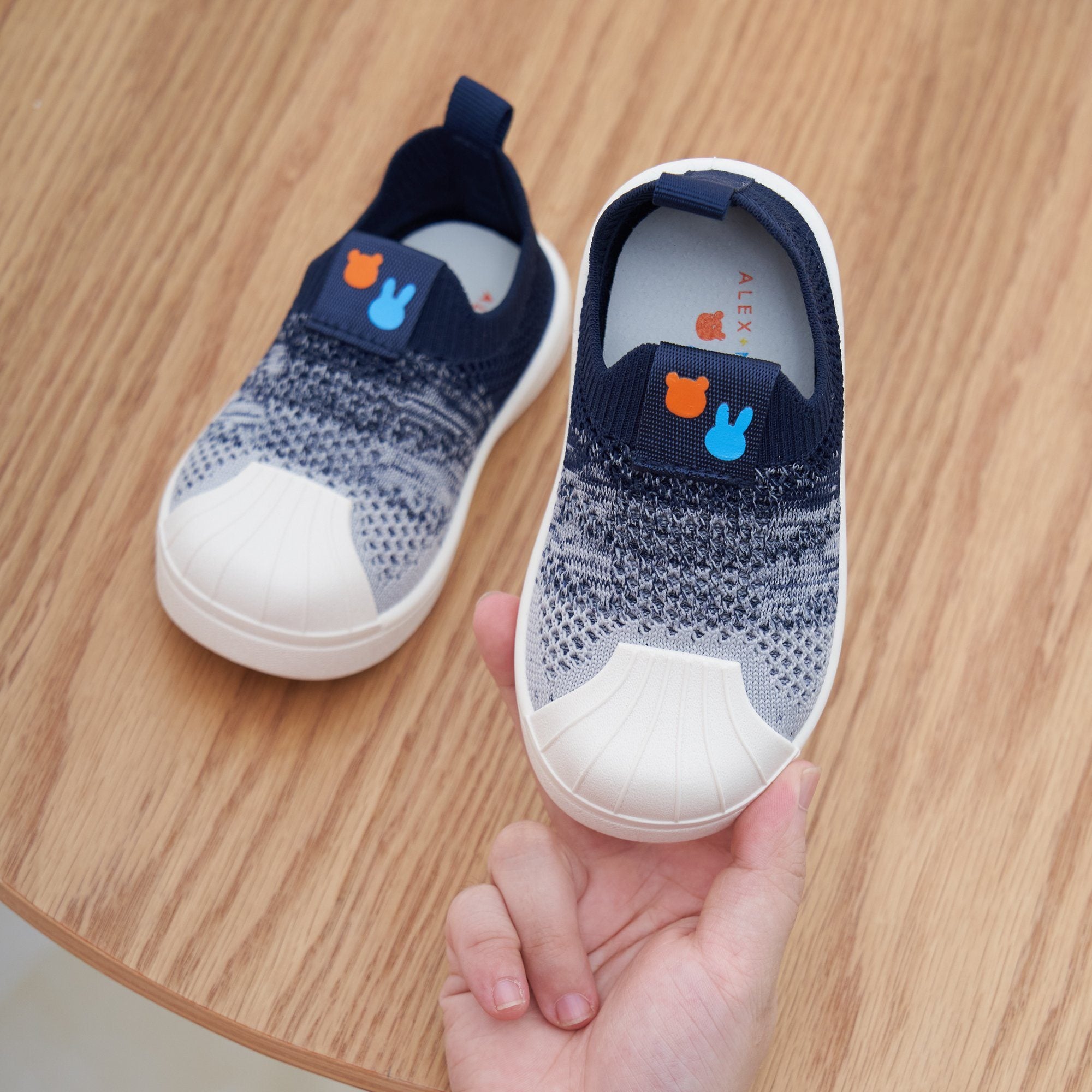 Gradient Color Kids Flyknit First Walker Shoes US 6 / Blue